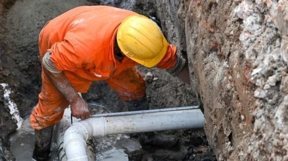Cortarán el agua en una zona de Rawson por obras en la red