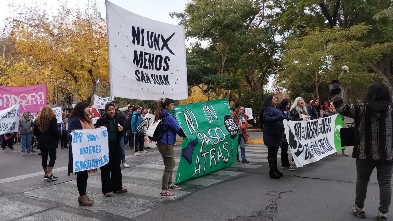 En San Juan, mujeres marcharon por el aniversario de Ni Una Menos