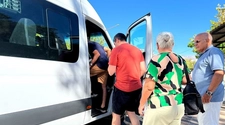 Turismo en Pocito: el minibús que recorre bodegas y olivícolas