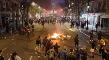 Hay decenas de detenidos tras los incidentes en las afueras del Congreso en medio del debate de la Ley Bases