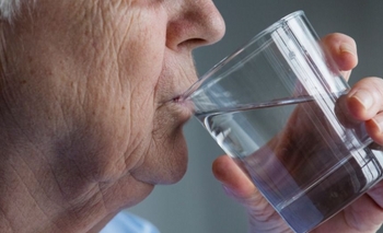 Expertos revelaron la verdadera cantidad de agua que debemos tomar por día