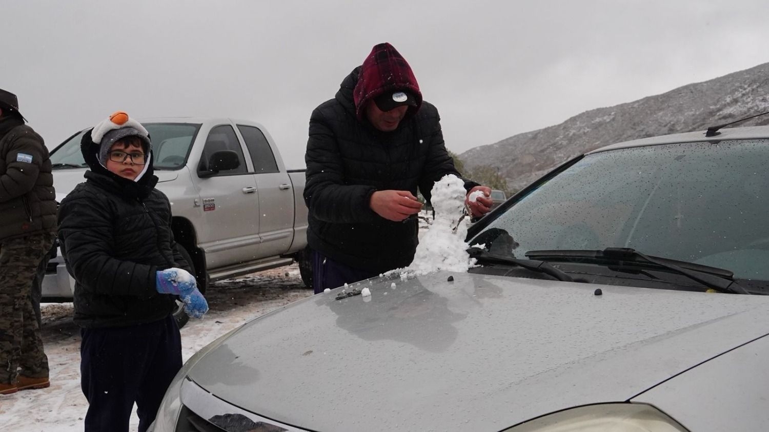 Los sanjuaninos disfrutaron de un domingo nevado en familia