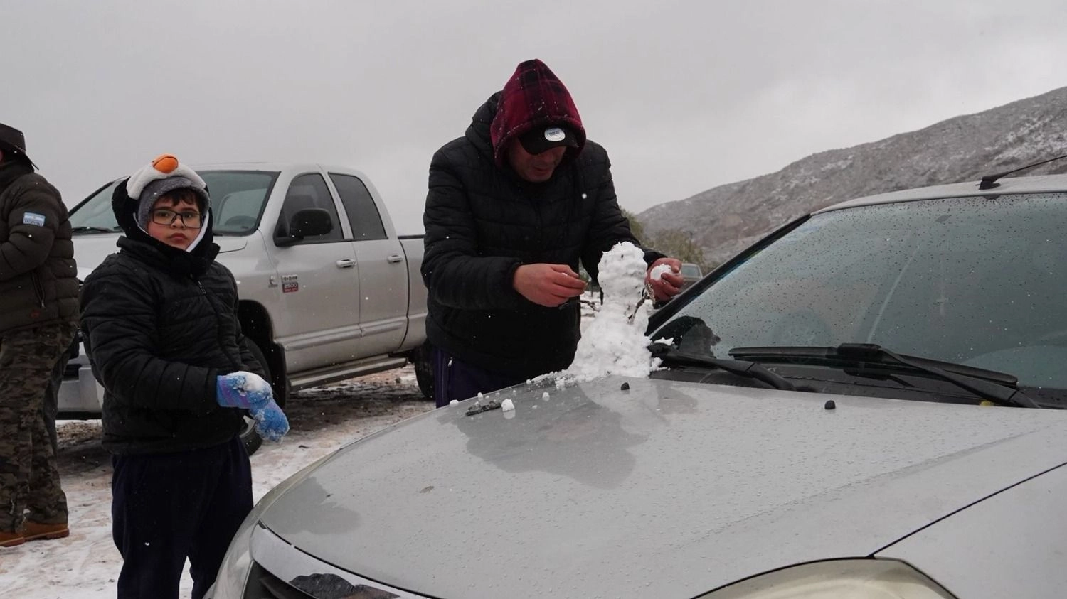 Los sanjuaninos disfrutaron de un domingo nevado en familia