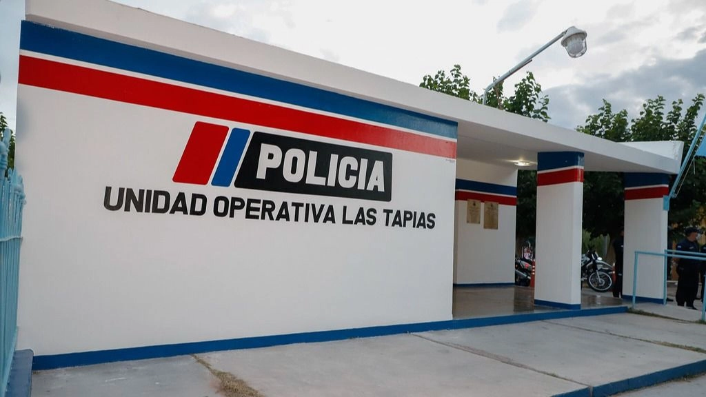 La actuación de un policía fue clave para apagar un incendio en Angaco