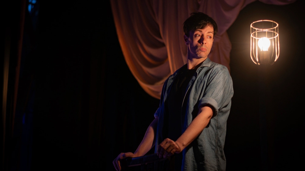 Roberto Peloni protagoniza "El Brote" en la Sala Principal del Teatro del Bicentenario