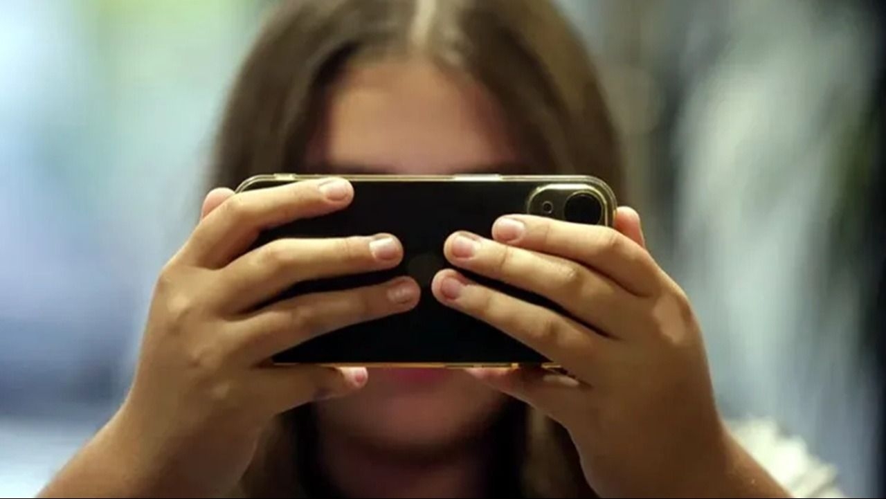 Maldivas prohibirá redes sociales a menores de 16 años