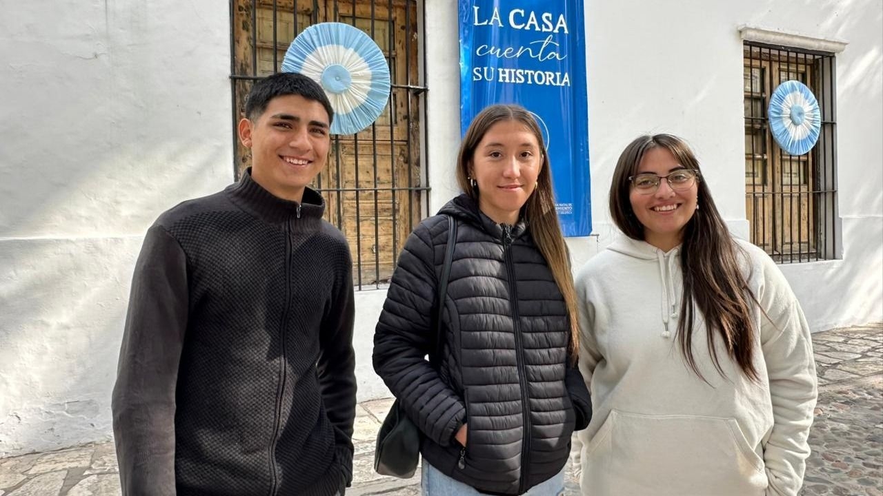Histórico: Mogna camino a celebrar la primera promoción de secundaria Histórico: Mogna camino a celebrar la primera promoción de secundaria
