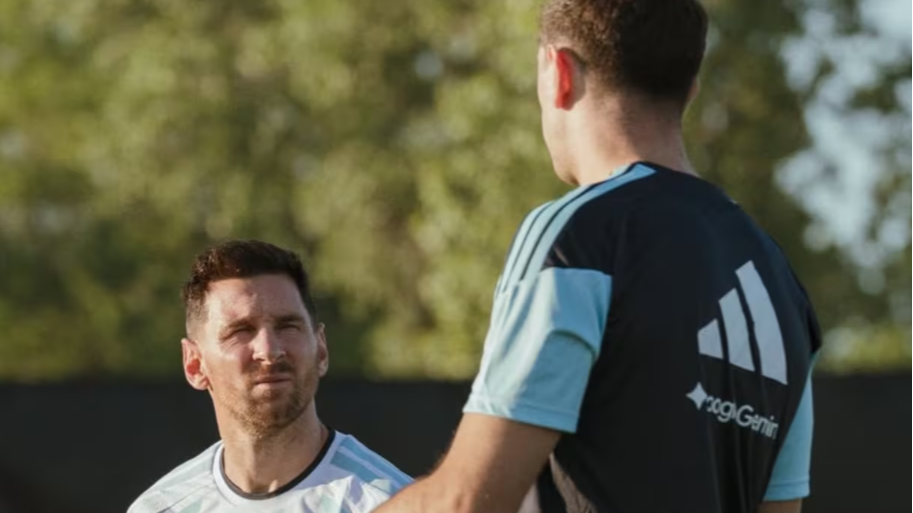 Scaloni paró su primer equipo sin Messi ni Dibu Martínez en Kansas