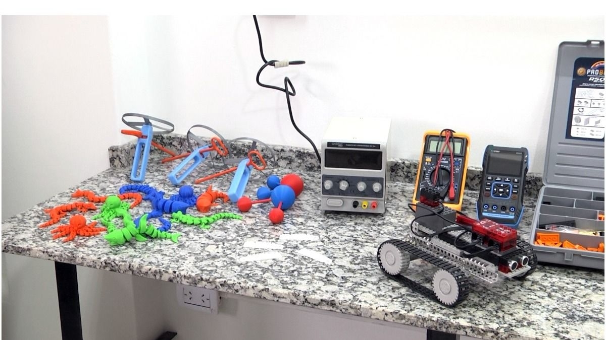 Nuevo equipamiento de robótica, impresión 3D y programación para la UNSJ