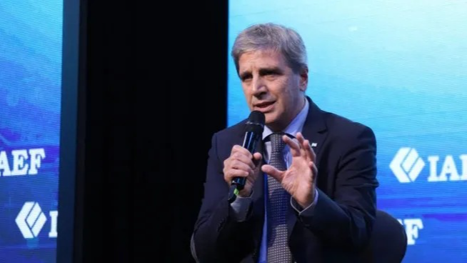 Caputo enviará al Congreso una nueva ley para los dólares ahorrados