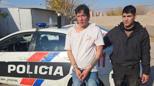 Apuñaló a un hombre y cuando lo fueron a detener atacó a la policía