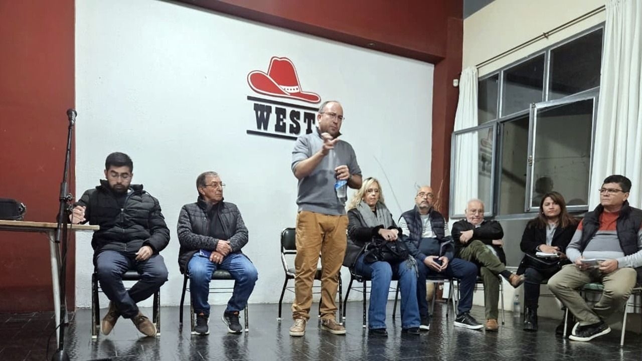 El intendente Miodowsky encabezó un encuentro con instituciones de Rivadavia