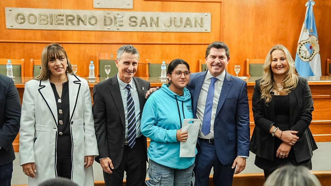 Marcelo Orrego entregó audífonos y anteojos a más de 100 sanjuaninos