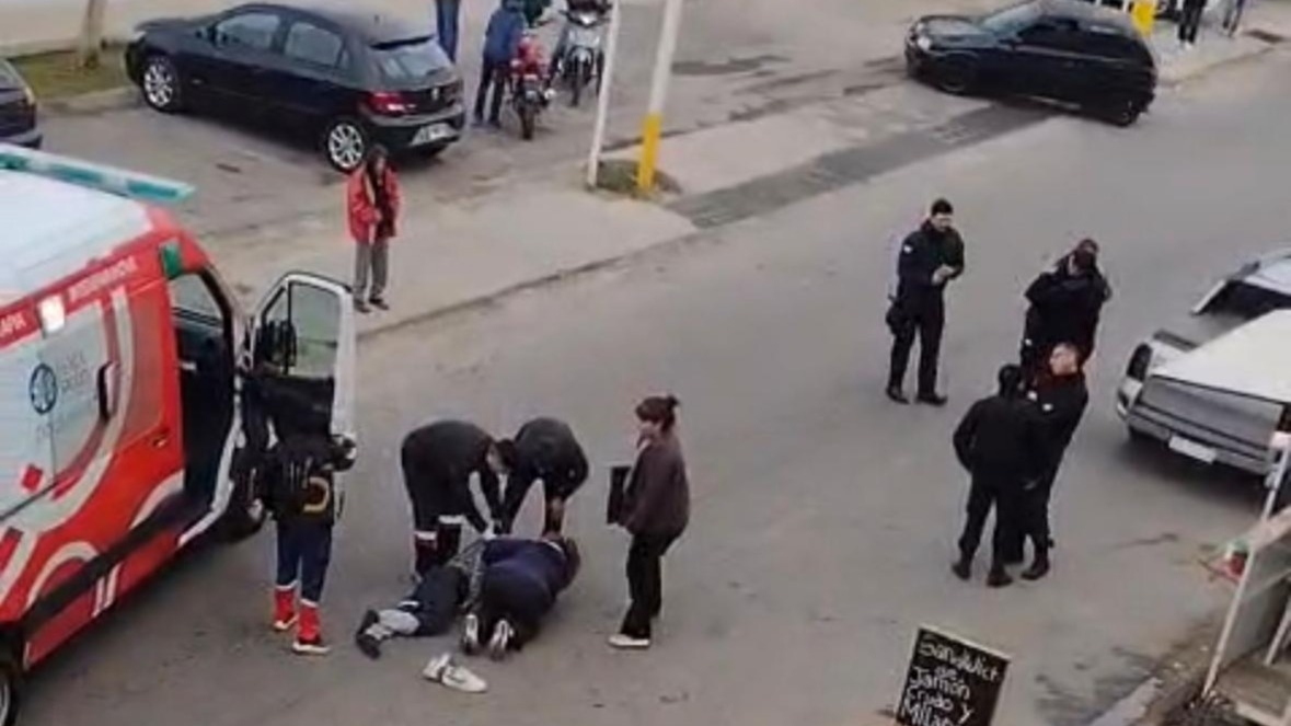 Investigan un violento altercado entre un policía y un civil