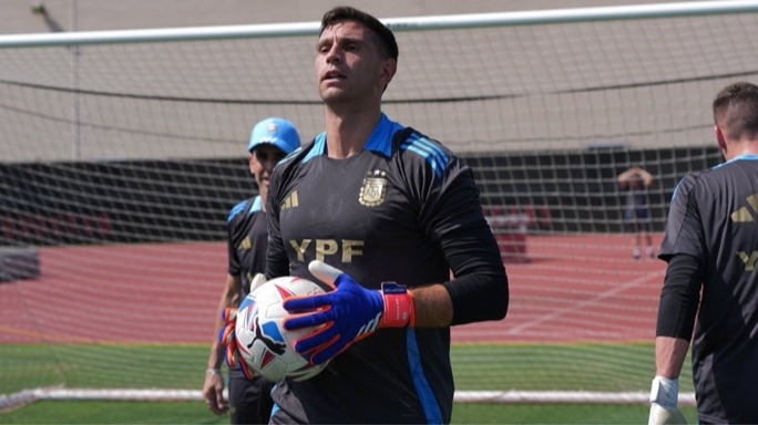 Dibu Martínez: "Si gano dos mundiales seguidos me retiro al día siguiente"