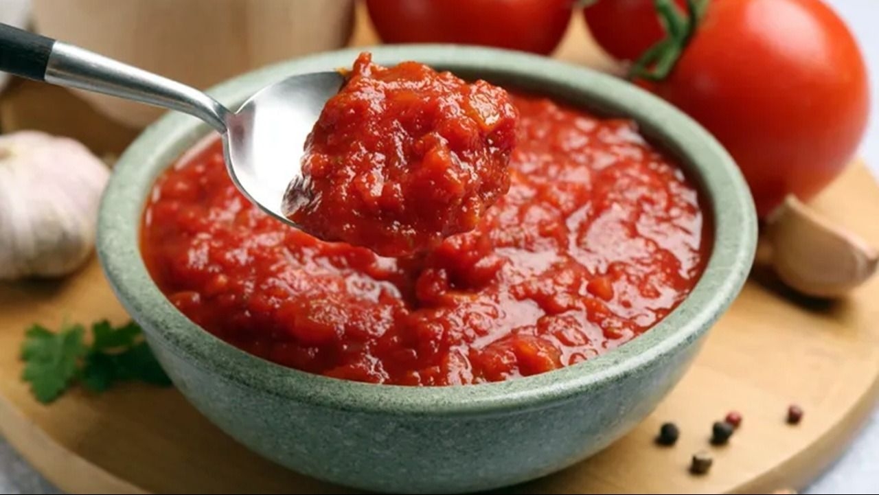El truco para quitarle la acidez a la salsa de tomate