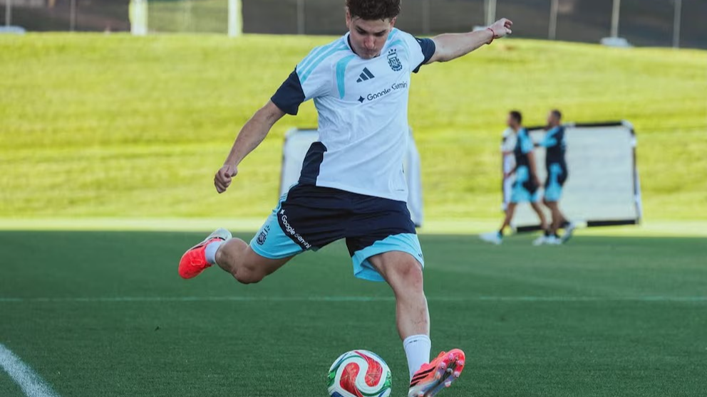 Cómo está Julián Álvarez y el tratamiento que sigue rumbo al Mundial