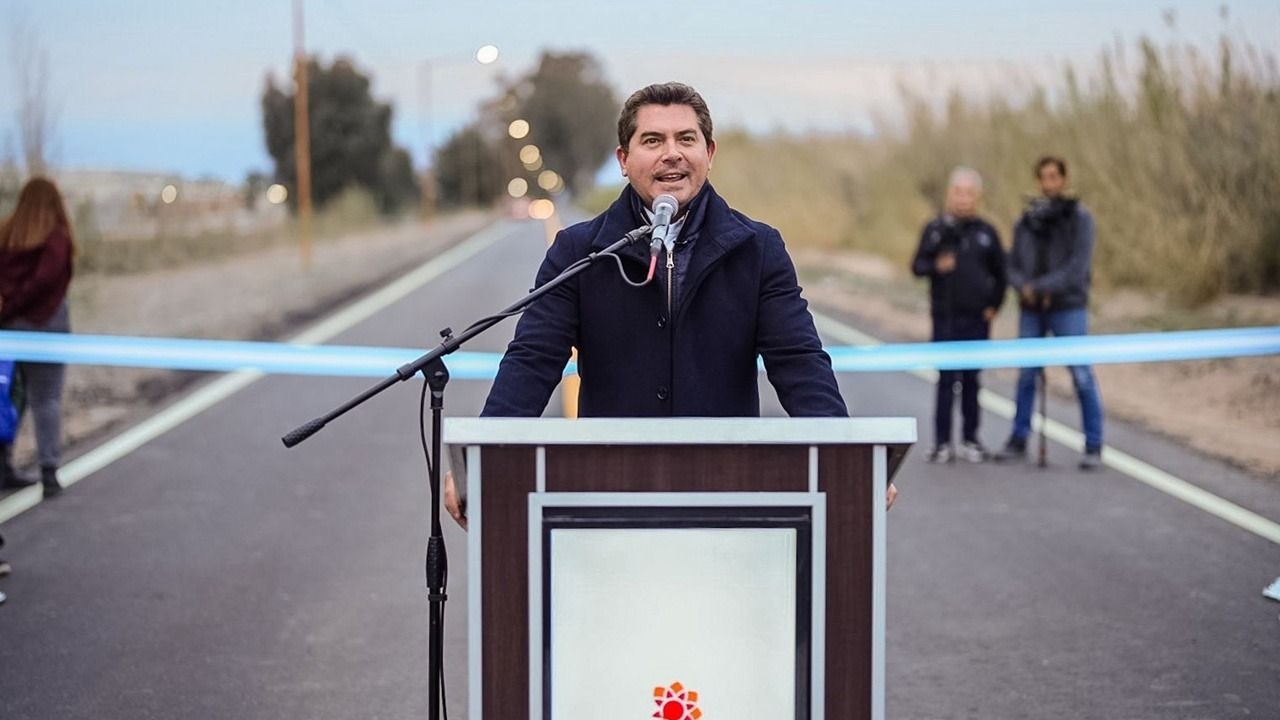 Orrego inauguró obra clave y anunció más asfaltos en Angaco y San Martín