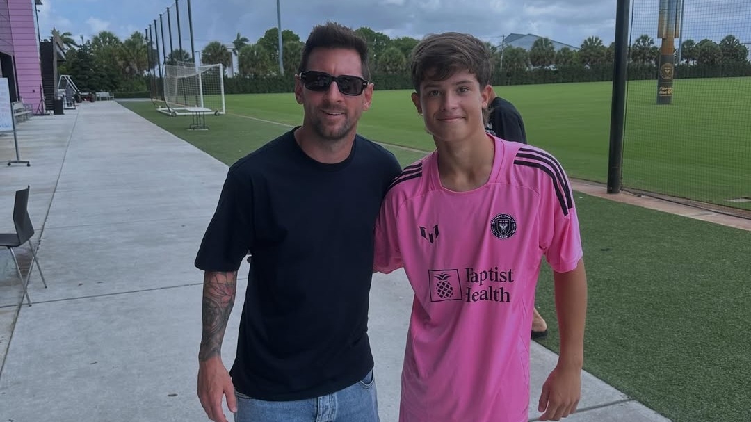 El sanjuanino Benjamín Villa sorprendió con fotos junto a Messi, Antonela y Kiko