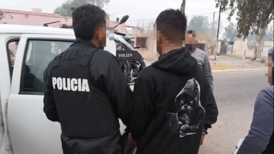 Cayó un falso policía en Rawson que tenía captura y hallaron droga