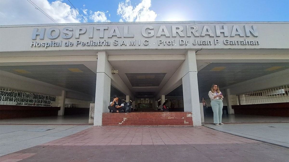 Denuncian que un director del Hospital Garrahan viajó a Europa con fondos de la institución y se alojó en un hotel 4 estrellas
