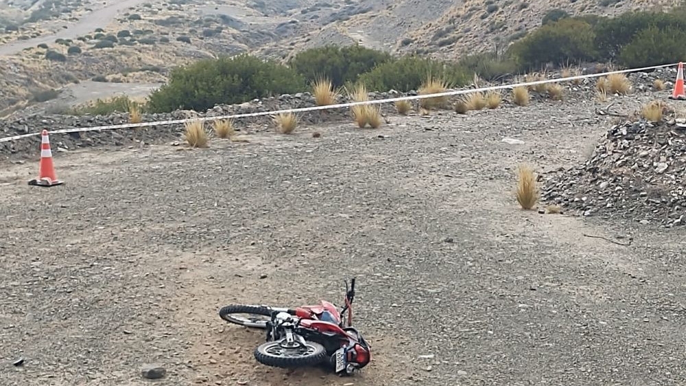 Siniestro fatal en Ullum: cayó en una pendiente y llevaba el casco guardado en una mochila