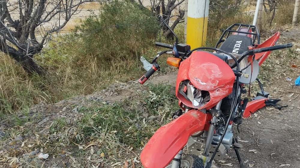 Identificaron al motociclista de 18 años que murió tras chocar contra un poste de alumbrado