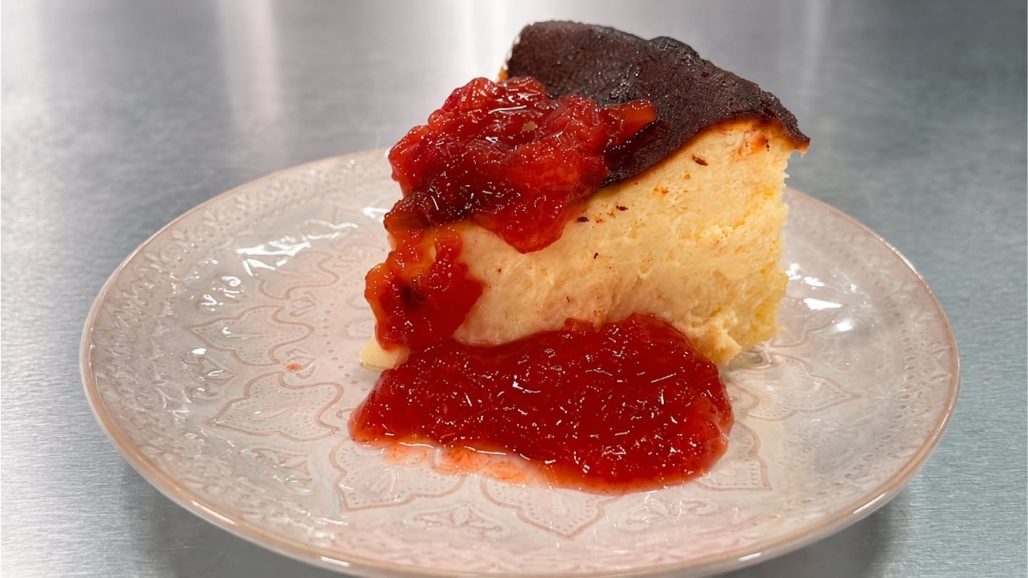 La receta definitiva de la torta vasca con mermelada de tomate