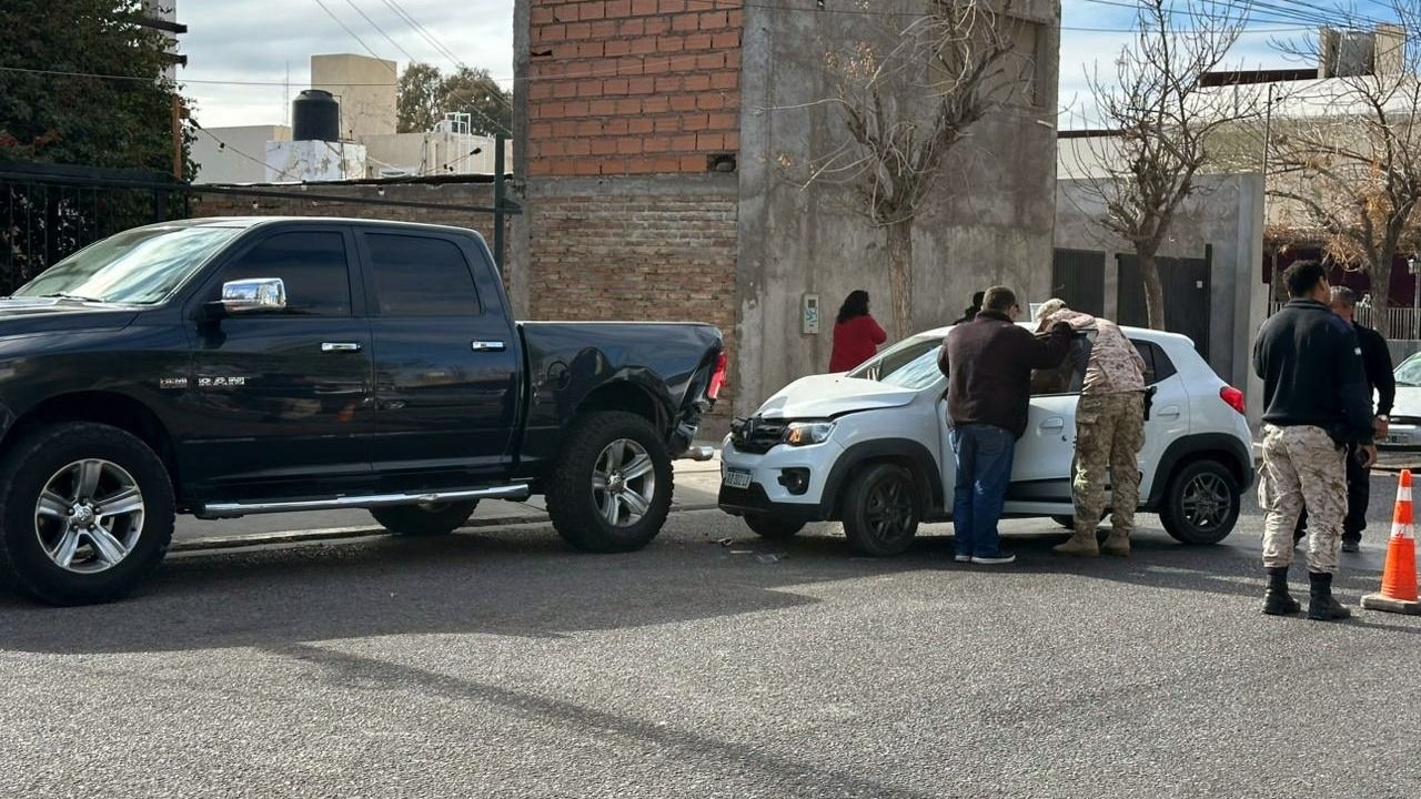 Una mujer se descompensó al volante y provocó un fuerte choque 