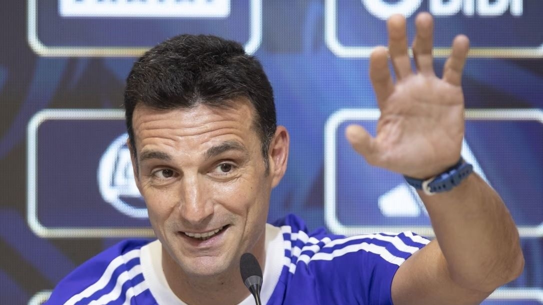 Según Scaloni, Messi jugará unos minutos para el partido contra Islandia