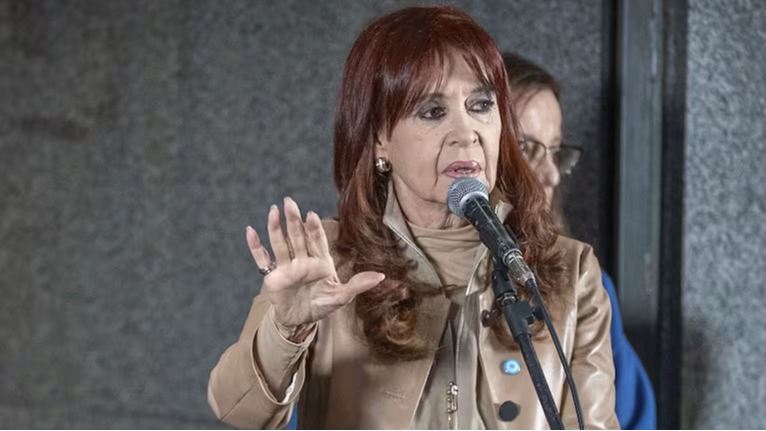 Cristina Kirchner busca frenar el decomiso de propiedades de sus hijos
