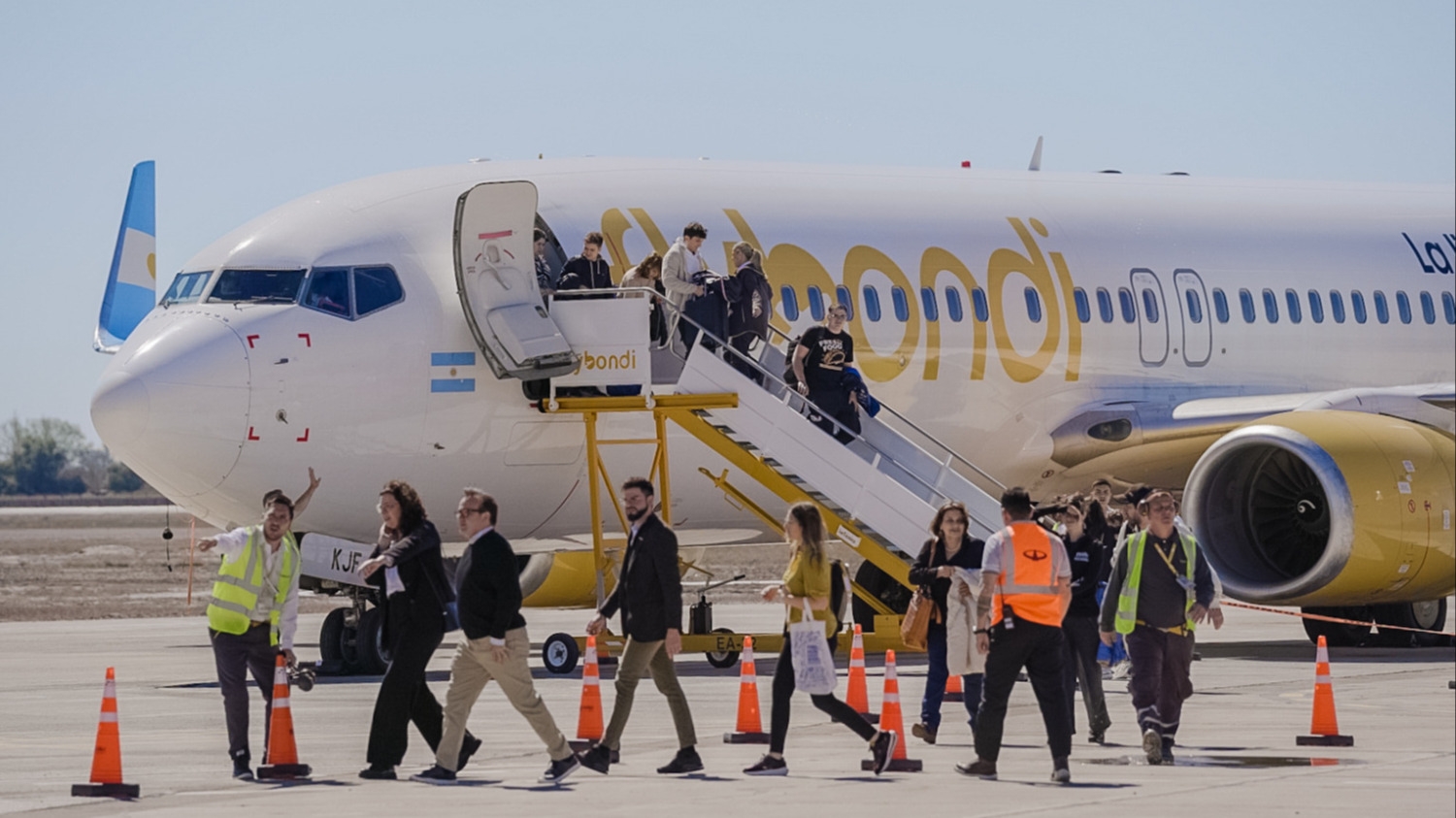 Flybondi acordó suspensiones de personal mientras opera con solo tres aviones