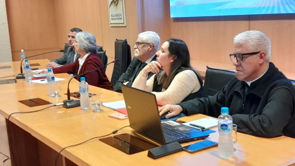 Especialistas debatieron sobre la eutanasia en un conversatorio realizado en la UCCuyo