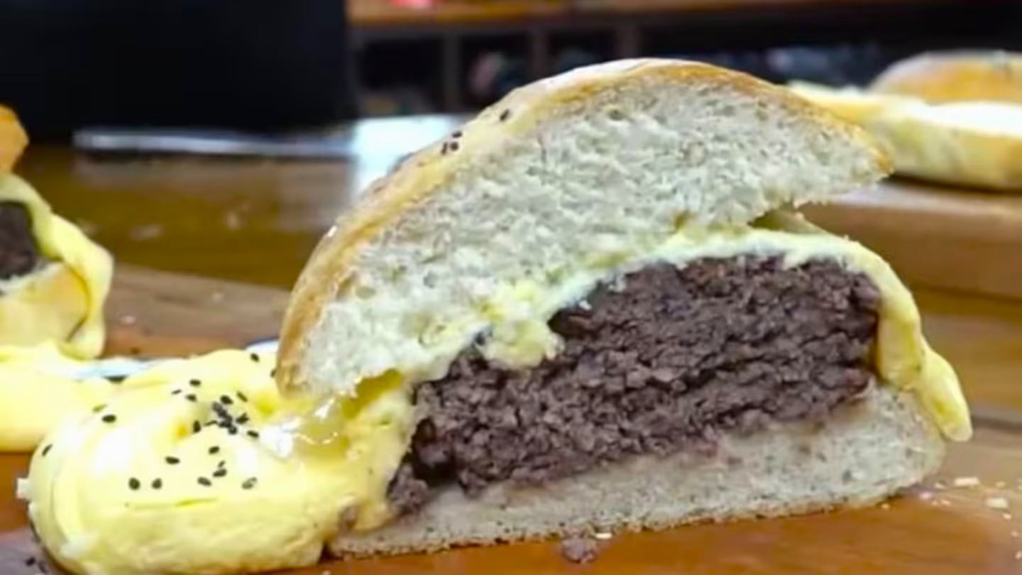 El secreto brasileño para lograr hamburguesas caseras mucho más tiernas
