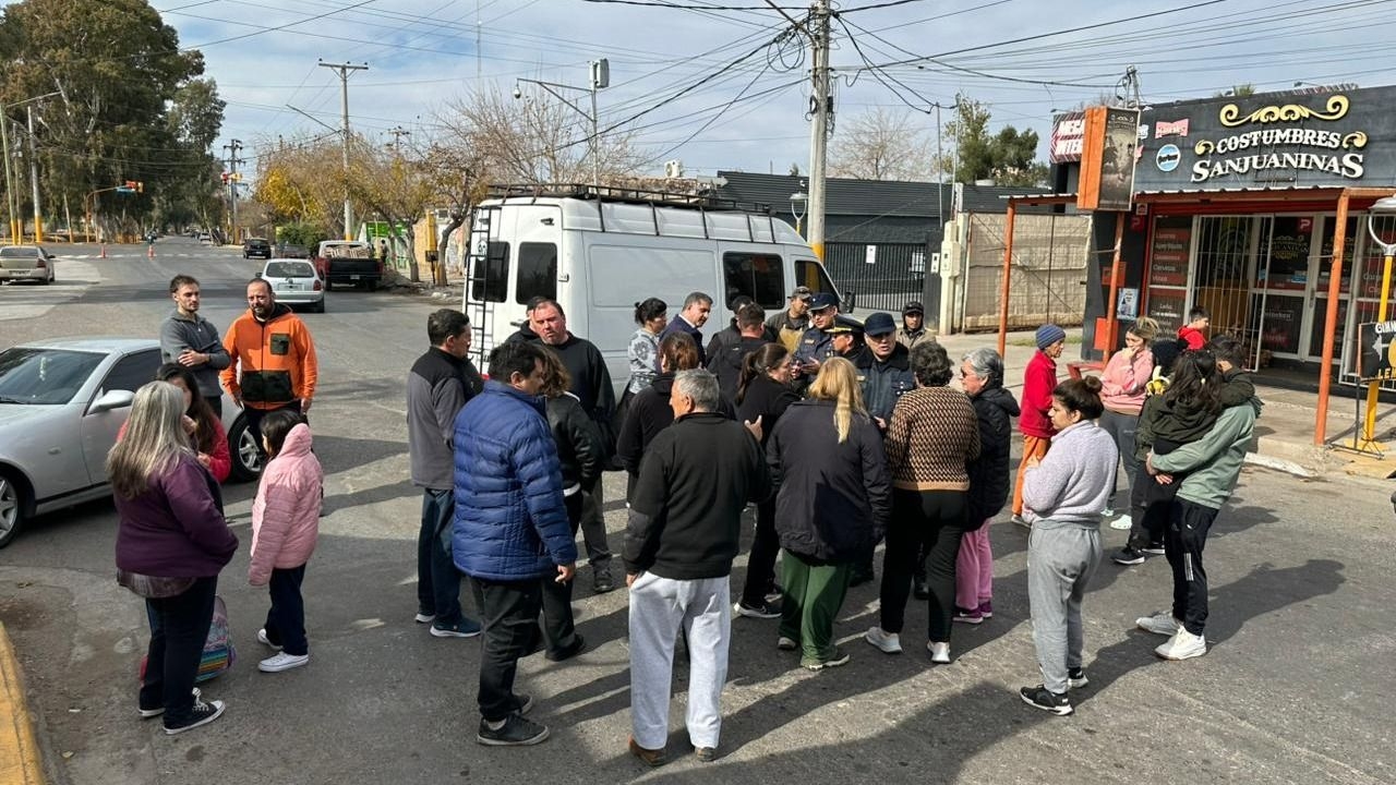 El reclamo fue impulsado por damnificados de los barrios San Lorenzo y Jardín del Milagro, quienes aseguran que la inseguridad persiste. (Foto: DIARIO HUARPE)