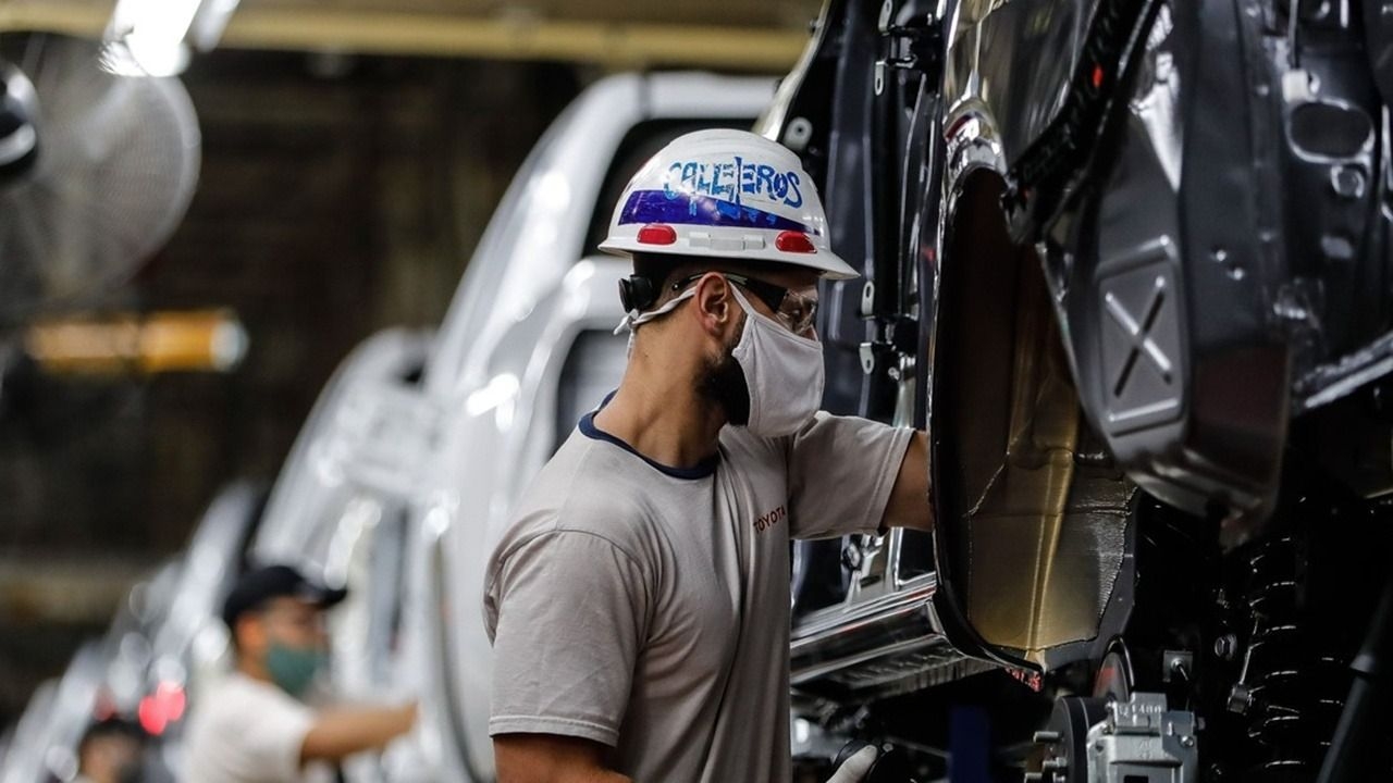 La industria y la construcción volvieron a caer tras el rebote de marzo