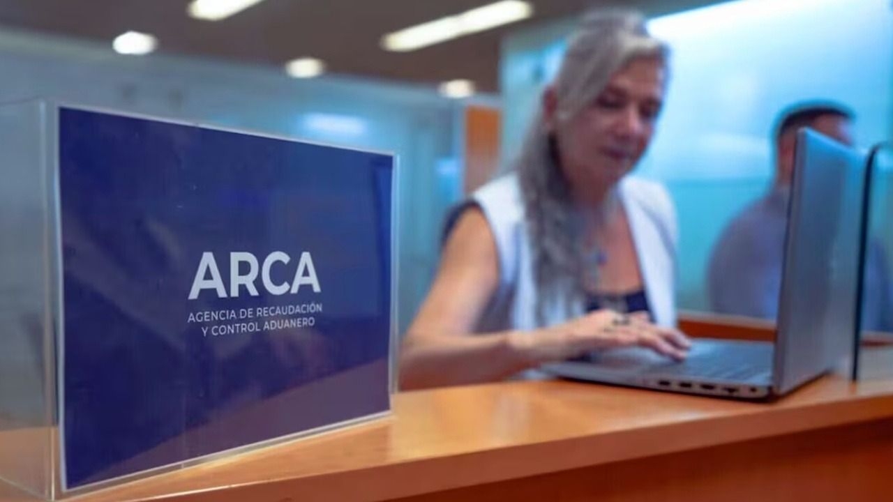 Qué es la ley de “inocencia fiscal” a la que adhirió Adorni y su esposa
