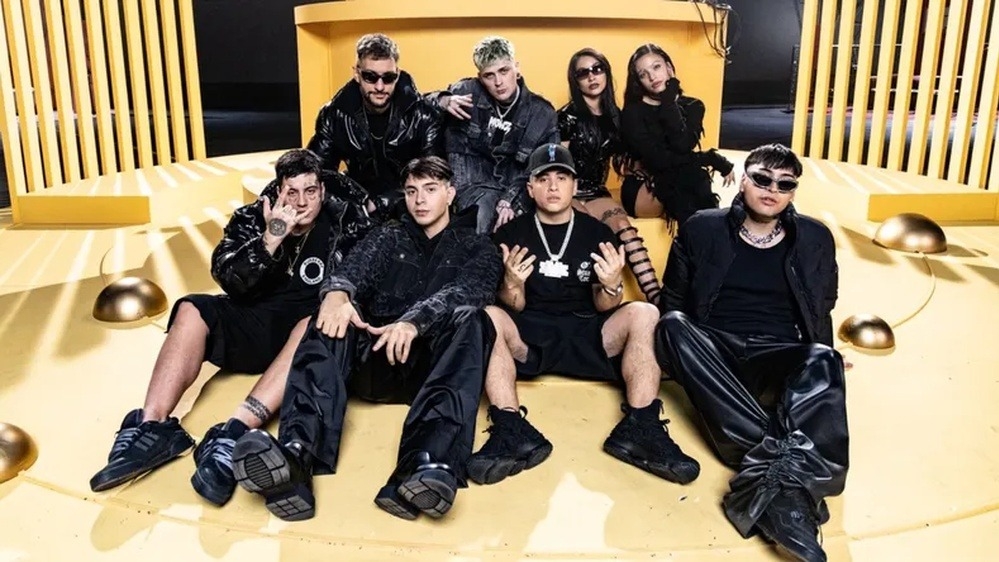 Quién es el cantante que vinculan con una famosa influencer: "A los besos"