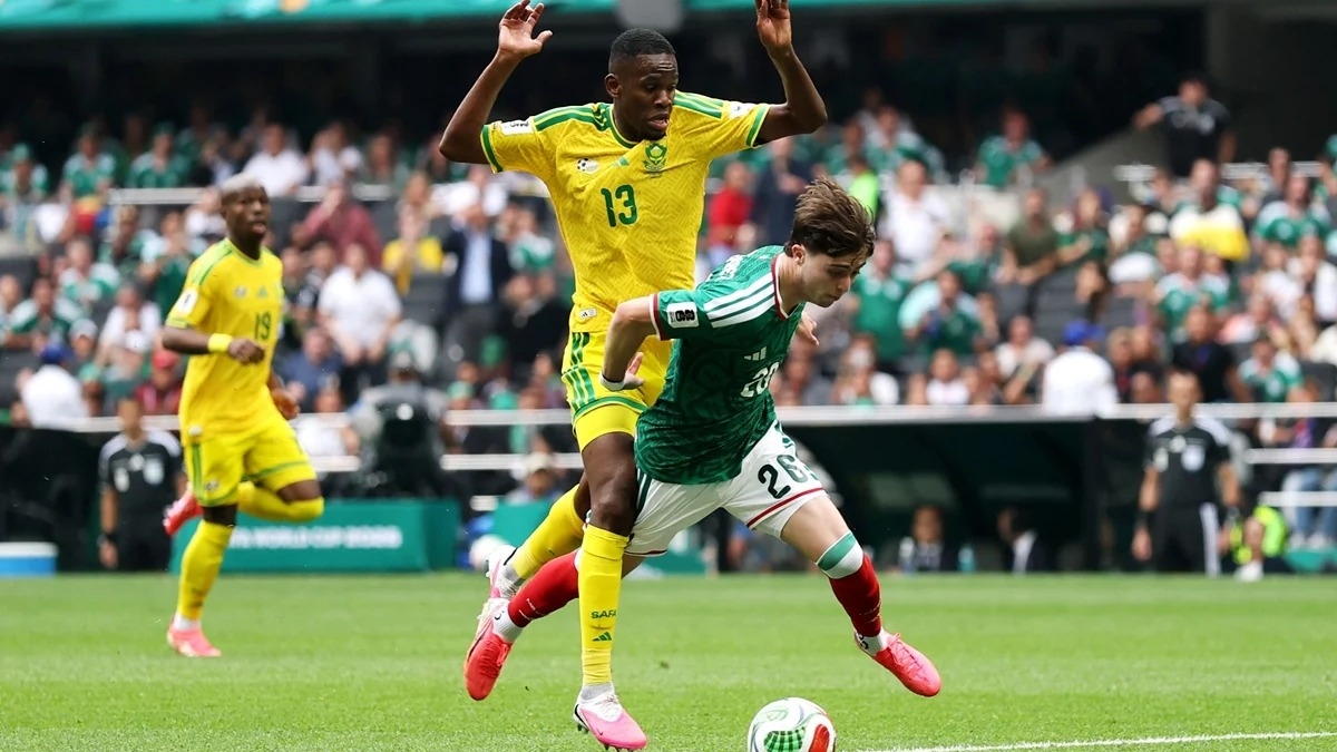 El sudafricano Sithole vio la primera roja del Mundial 2026 en México