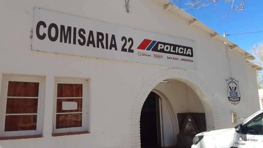 Buscan una camioneta roja por el intento de secuestro a un adolescente