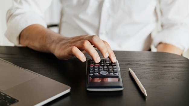 ¿Cómo un empleador calcula la prima de sus empleados a partir de las horas?
