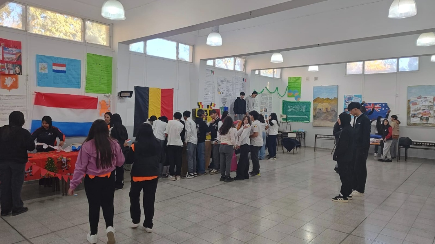 Más de 330 alumnos viven el Mundial con un proyecto intercultural en Rawson