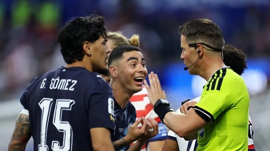 Cambio de tarjeta amarilla por el VAR, la nueva regla del Mundial