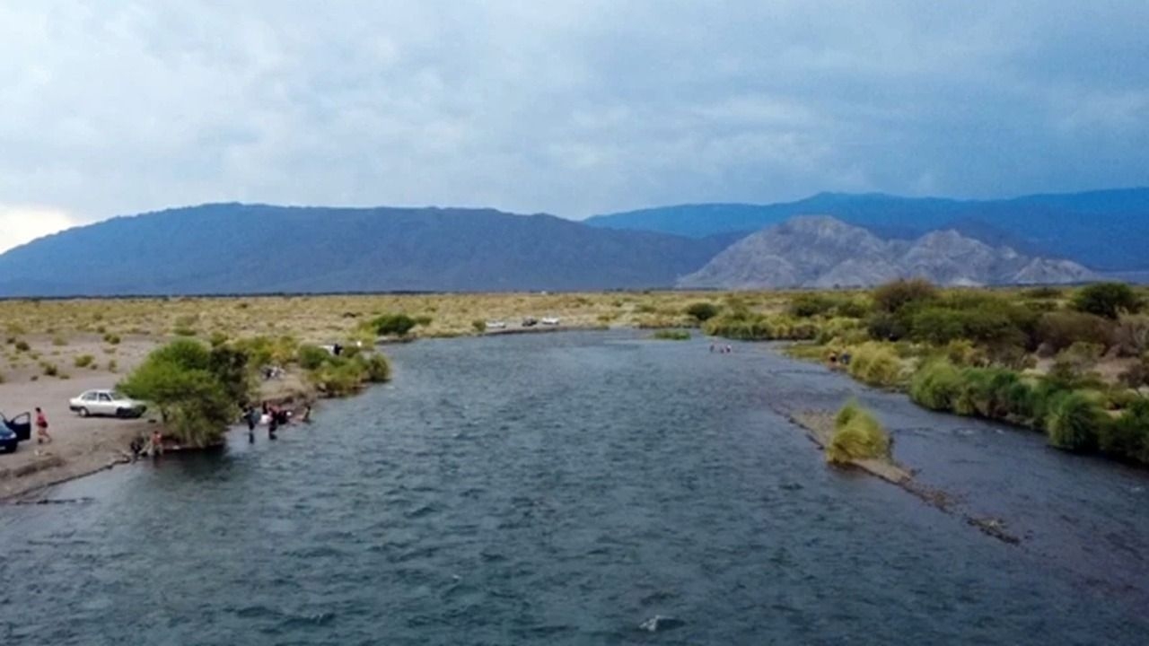 Una familia fue la que halló el cuerpo sin identificar en la orilla del río