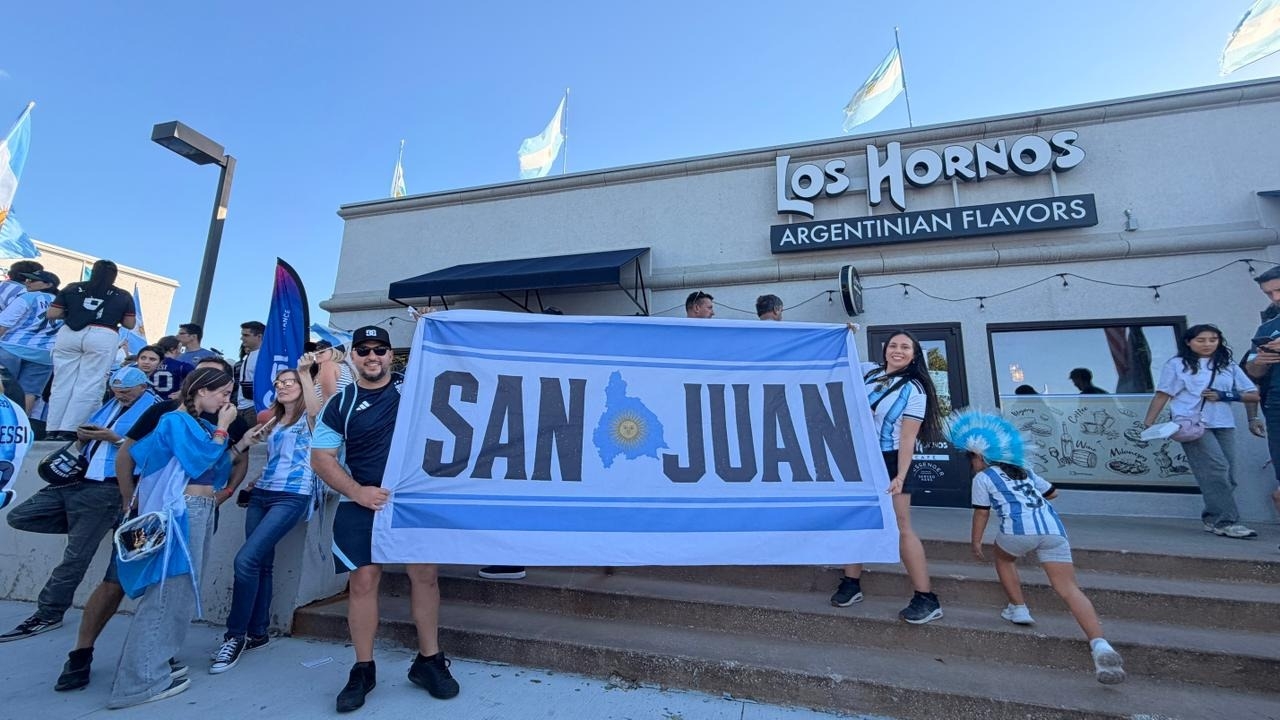 De San Juan a Kansas: viajaron a alentar a la Selección en un motorhome