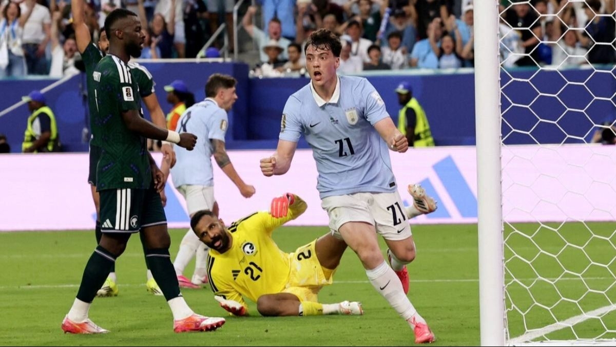 Uruguay reaccionó a tiempo y empató con Arabia Saudita en su debut