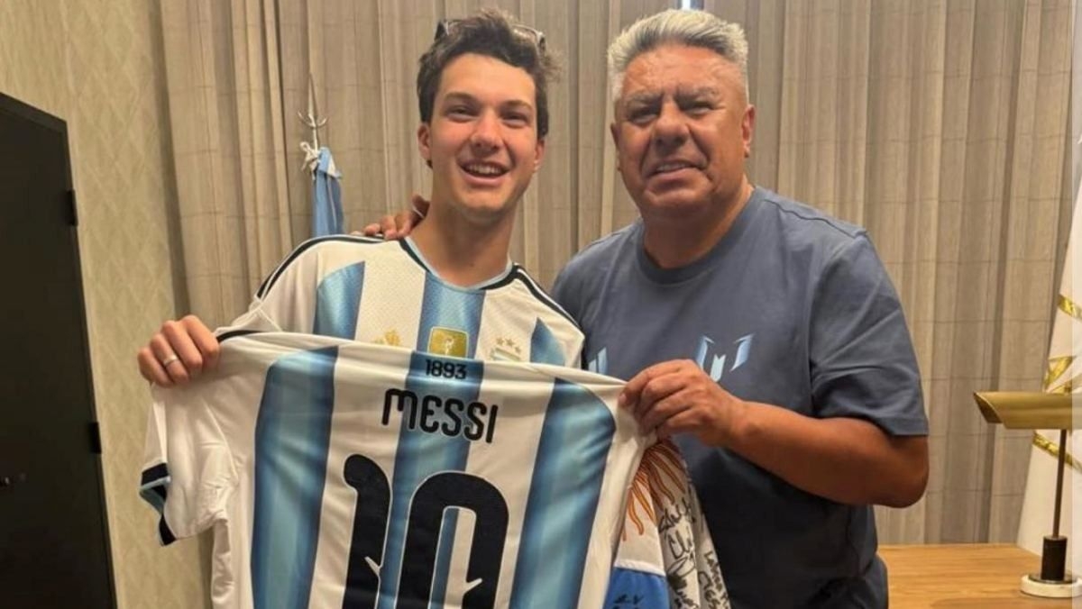 Tapia recibió a Kurtzemann y la bandera que recorrió todo el país