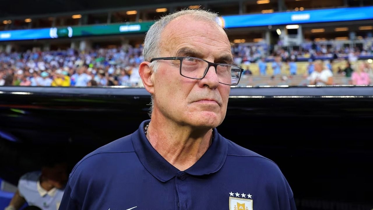 "No soy modelo": la tajante respuesta del DT Bielsa tras una foto viral