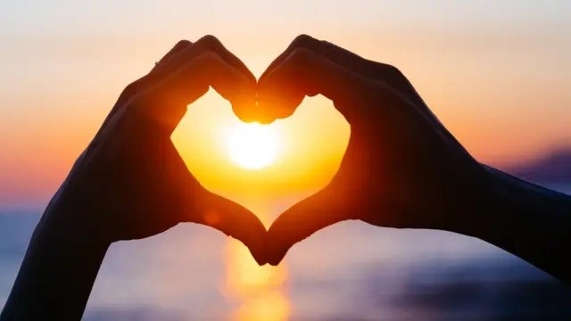 Quiénes son los famosos que están envueltos en rumores de romance