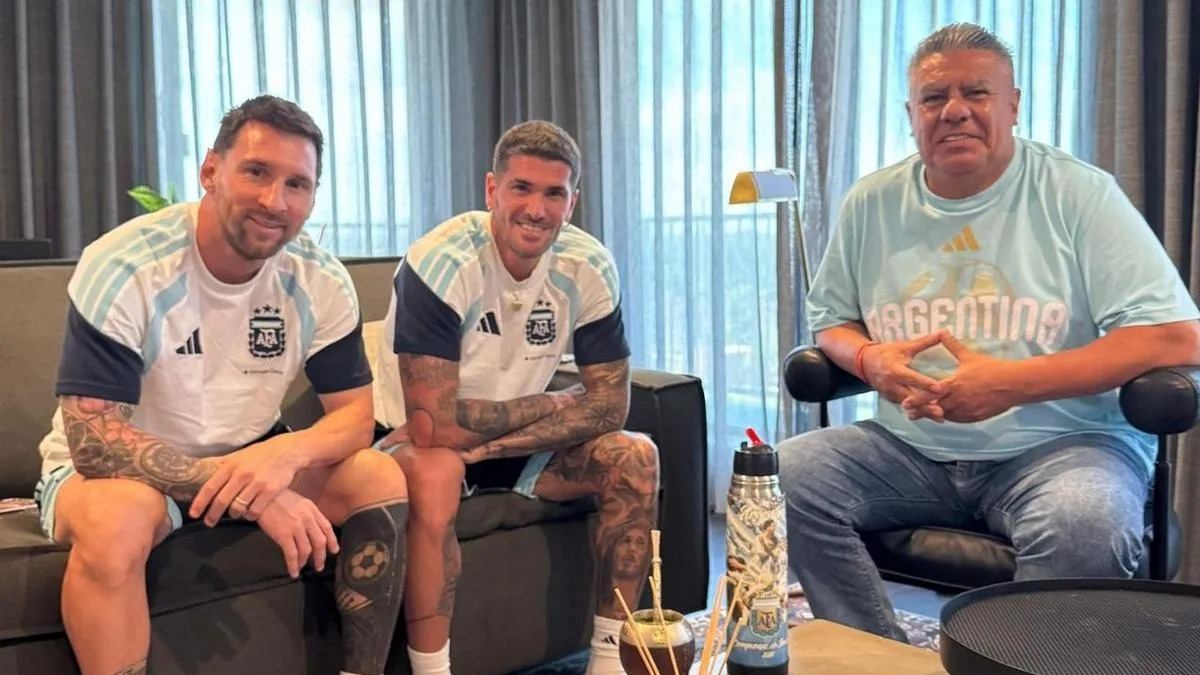 Messi, De Paul y Tapia repitieron la foto cábala antes del debut